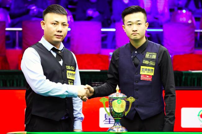 他在球场上 他在球场上