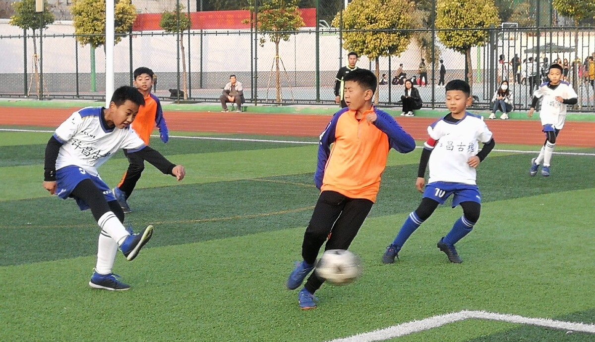 球的拼抢里 球的拼抢里